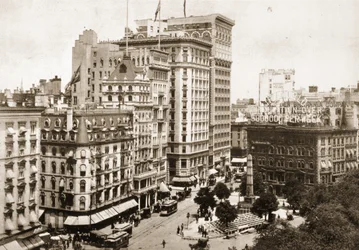 Broadway à Madison Square avec le monument Worth, 1893